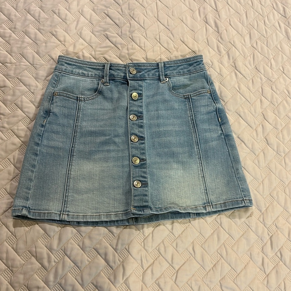 Women’s American Eagle high rise button up denim shirt. Size 4